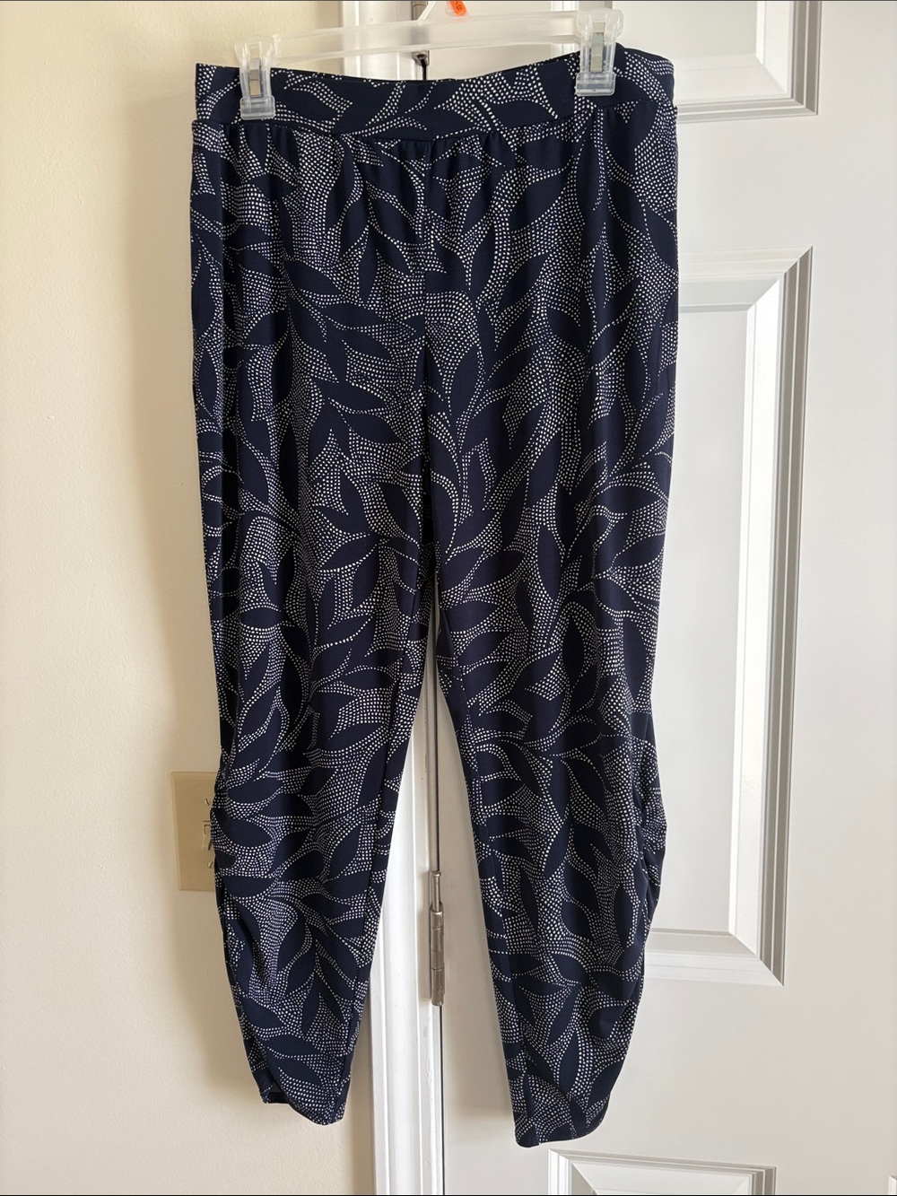 Susan Graver Navy Leaf-Print Cropped Pants SP Pull On Knit Pockets